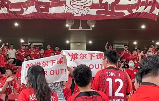 毁坏黄家驹墓碑案宣判 刑期不定 时间：2024.Beyond乐队已故主唱黄家驹墓碑遭到故意涂污破坏，此事一经曝光引发广大网友和歌迷的愤怒。