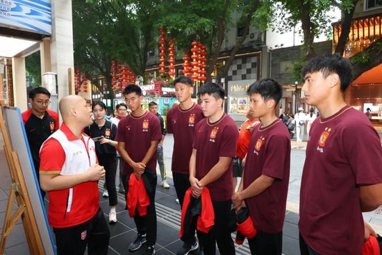 如今，一场由科技引领的放映革命正在悄然改变这一切，中国自主研发的放映技术不仅征服了国际顶尖导演，更重新定义了何为“沉浸式观影”。