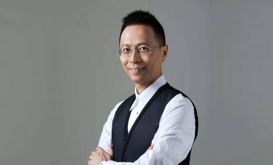 正是在这些挑战中不断突破，反复打磨每个镜头，主创团队将脑海中的幻想逐步具象化，展现了AI技术在动画创作领域的强大潜力，为动画行业的发展注入了新的活力。