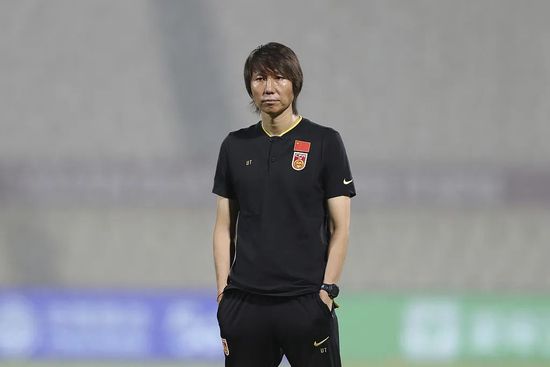 杨幂、孙俪和江疏影分别身着亮丽服装大秀美腿，而朱珠则身穿深V群展性感 珠影新片计划:袁和平执导枪战片 小岳岳挑战硬汉 2017-06-19 6月18日，“珠影之夜”暨2017新片发布会在上海举行。