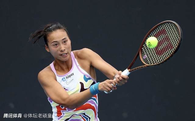 时间：2025.06.13 ： 作者：迪莫 ： 共6张 当地时间6月12日，英国伦敦，圣詹姆斯宫，英国国王查尔斯三世出席国王基金会成立35周年颁奖典礼，演员“梅姨”梅丽尔·斯特里普、凯特·温斯莱特和前足球运动员大卫·贝克汉姆在旁。