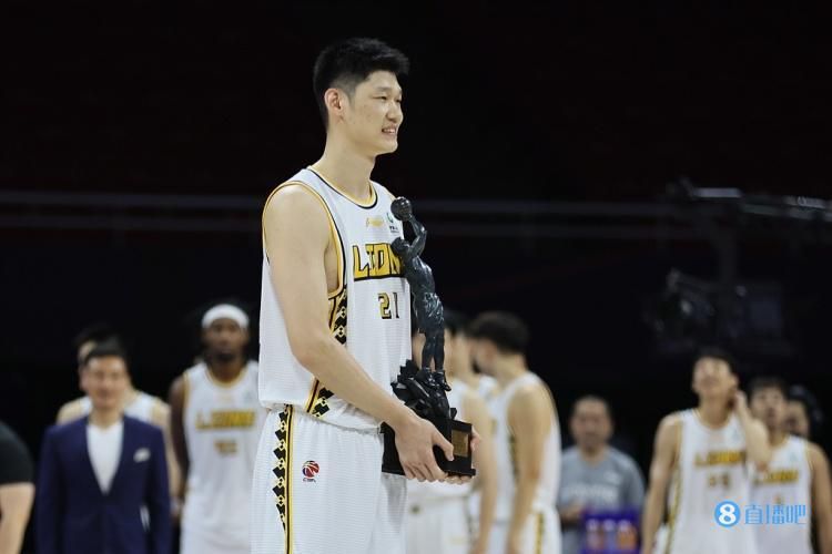 殷桃郭京飞诠释家庭情感新模式 2023-04-19 家庭情感剧《小夫妻》在苏州顺利杀青。