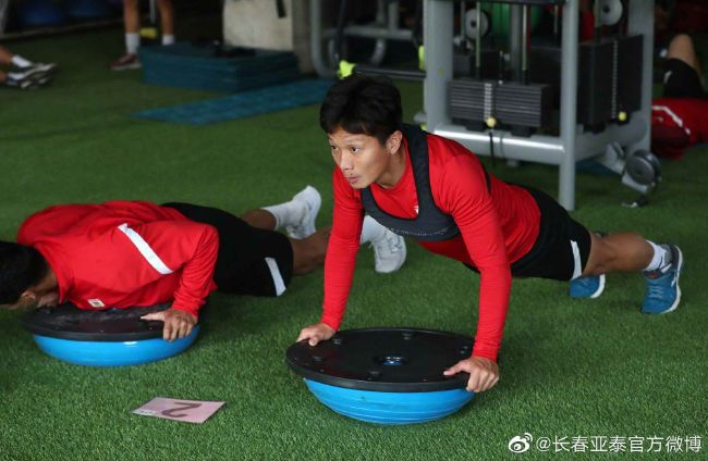 《蛟龙行动》讲述了中国海军派出最新型潜艇“龙鲸号”与蛟龙小队协同作战，守护国家安宁的故事。