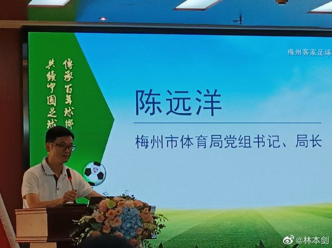 据了解，当天台前幕后一众主创齐聚片场庆祝电影拍摄杀青，并亲密合影留念，尽显温情。