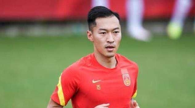 《少年的你》单日票房未能守住千万关口，环比下跌8.36%，相对平稳地迎来又一轮新片上映，累计票房14.35亿，超过《速度与激情：特别行动》（14.30亿）升居年度电影票房榜第九位。