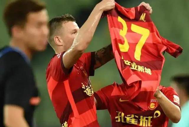 华金、GaGa抵达威尼斯 | (2/9) 组图：金狮奖种子选手主创就位！