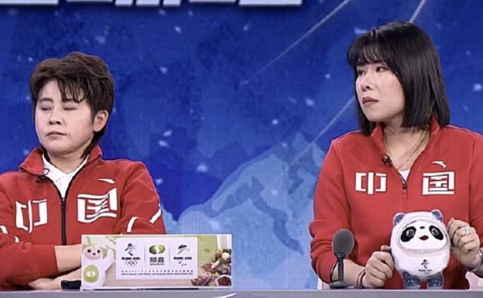 布拉德·皮特约会神秘女子 辛迪·克劳馥夫妇同在场 2022-11-17 当地时间11月13日，美国洛杉矶，58岁的布拉德·皮特被拍到离开Bono在洛杉矶奥菲姆剧院举行的演唱会时，与29岁的珠宝专业人士伊内斯·德·拉蒙同框，举止亲密。
