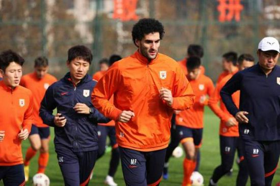 在她眼中，大卫只是一个没有感情、不可控的机器人。
