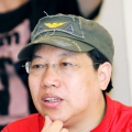 美臀天后詹妮弗·洛佩兹与克劳迪娅·莱蒂、皮特·保罗共唱主题曲《we are one》将现场气氛推向顶点。