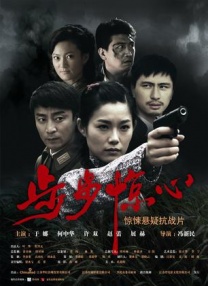 身穿驼色毛衣的他大显暖男气质，安静且宠溺的神情演绎迷人魅力，男友力爆棚获网友好评不断。