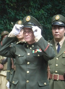 蒂莫西·柴勒梅德抵威尼斯 现身街边酒吧 2022-09-02 当地时间9月1日，意大利，“甜茶”蒂莫西·柴勒梅德在第79届威尼斯电影节期间现身街边酒吧。