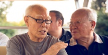 另外，还有两部官宣引进的强势IP也一同亮相，将于5月31日上映的《哆啦A梦：大雄的绘画奇遇记》，以及官 《蜡笔小新》新作公开 配音朱美小姐艺妓妆亮相 2015-04-09 日本人气动画片《蜡笔小新》系列2015全新剧场版《蜡笔小新：我的搬家物语 仙人掌大袭击》4月8日在东京举行公开配音记者会，嘉宾声优桥本小雪与中野聪子分别化身“朱美”与“细贝”的搞笑装扮与小新齐齐亮相。