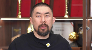 《小山河》主打“卷不动了回家干饭”，陈昊宇饰演的女主角在外婆的小院里，寻得了内心的平静，更找到了家乡的味道。